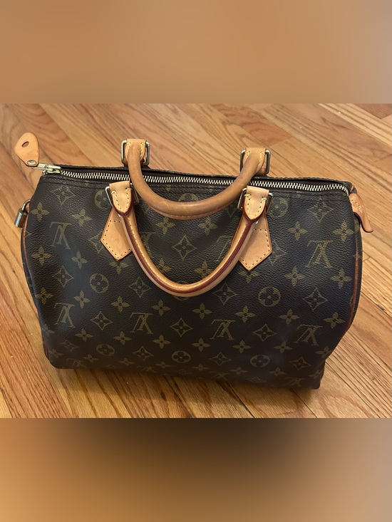Louis Vuitton Handbags - Authentic Louis Vuitton Speedy 30 in Monogram canvas